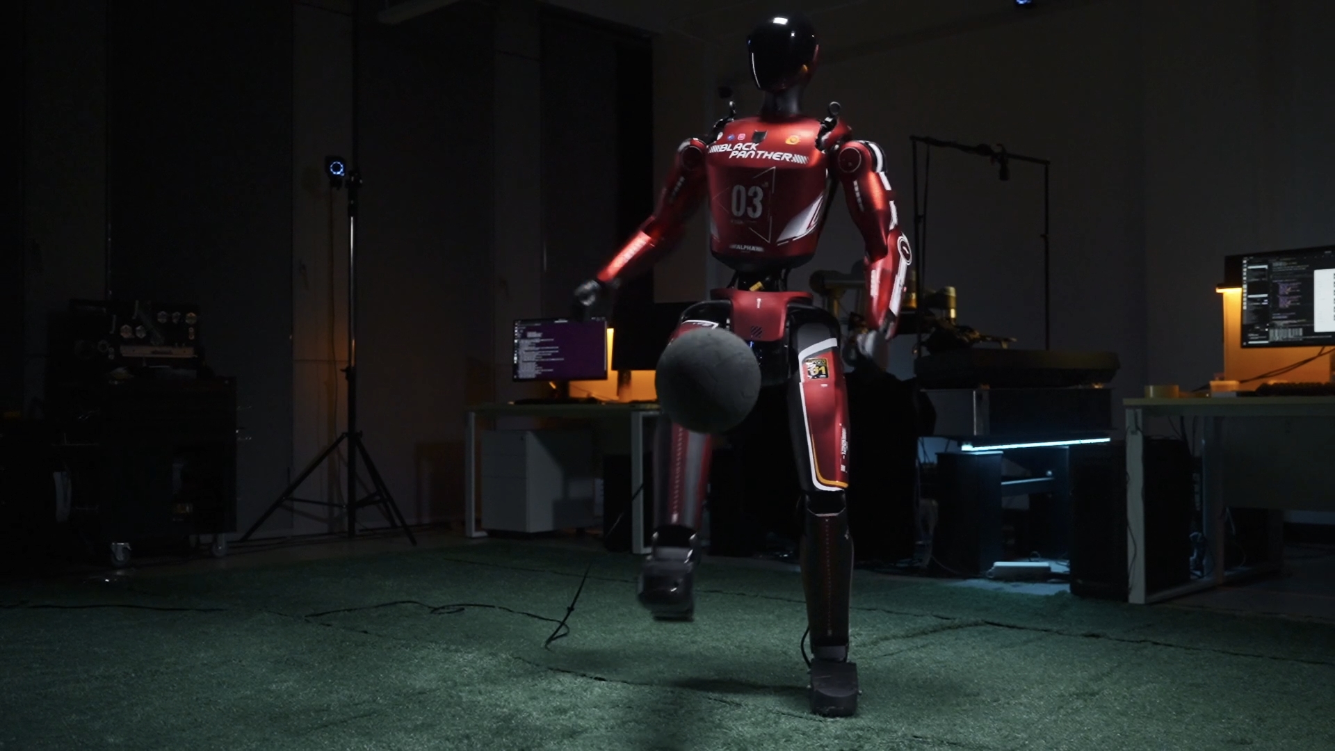 Dynamic trajectory generation framework for badminton robot striking